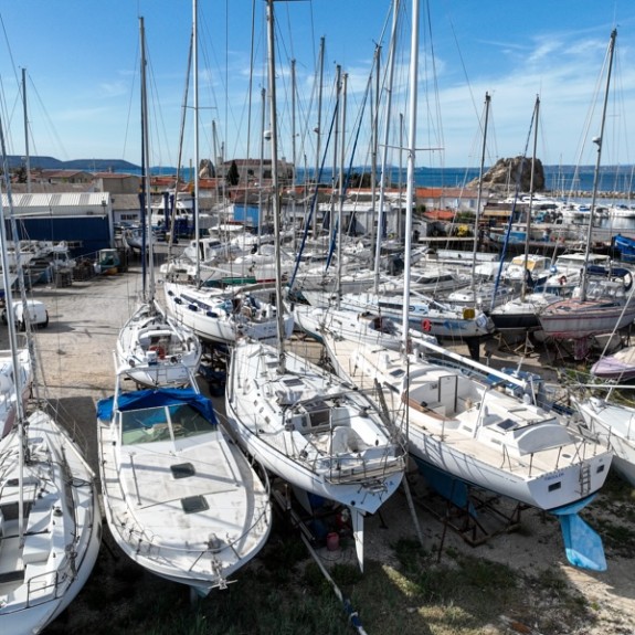Prix des places de port en Méditerranée : comprendre les tarifs pour bien choisir